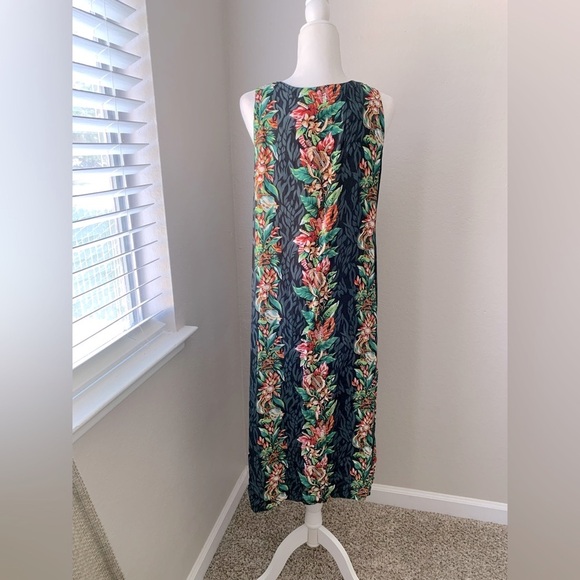 Floral Sleeveless Dress - Black and Green - Picture 3 of 3